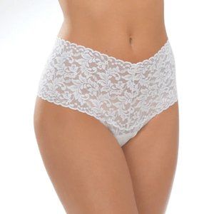Retro Lace Thong In Marshmallow